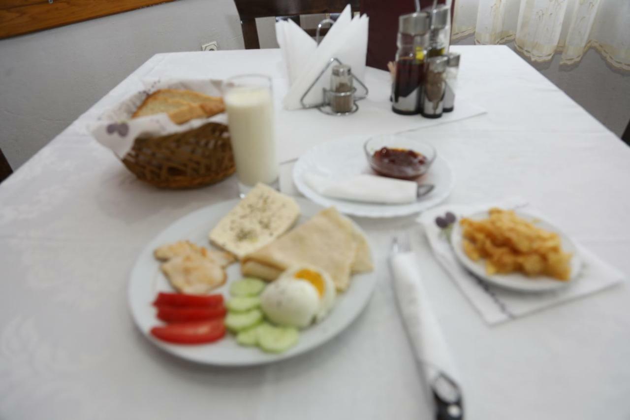 Hotel Villa Kabashi Korça Kültér fotó