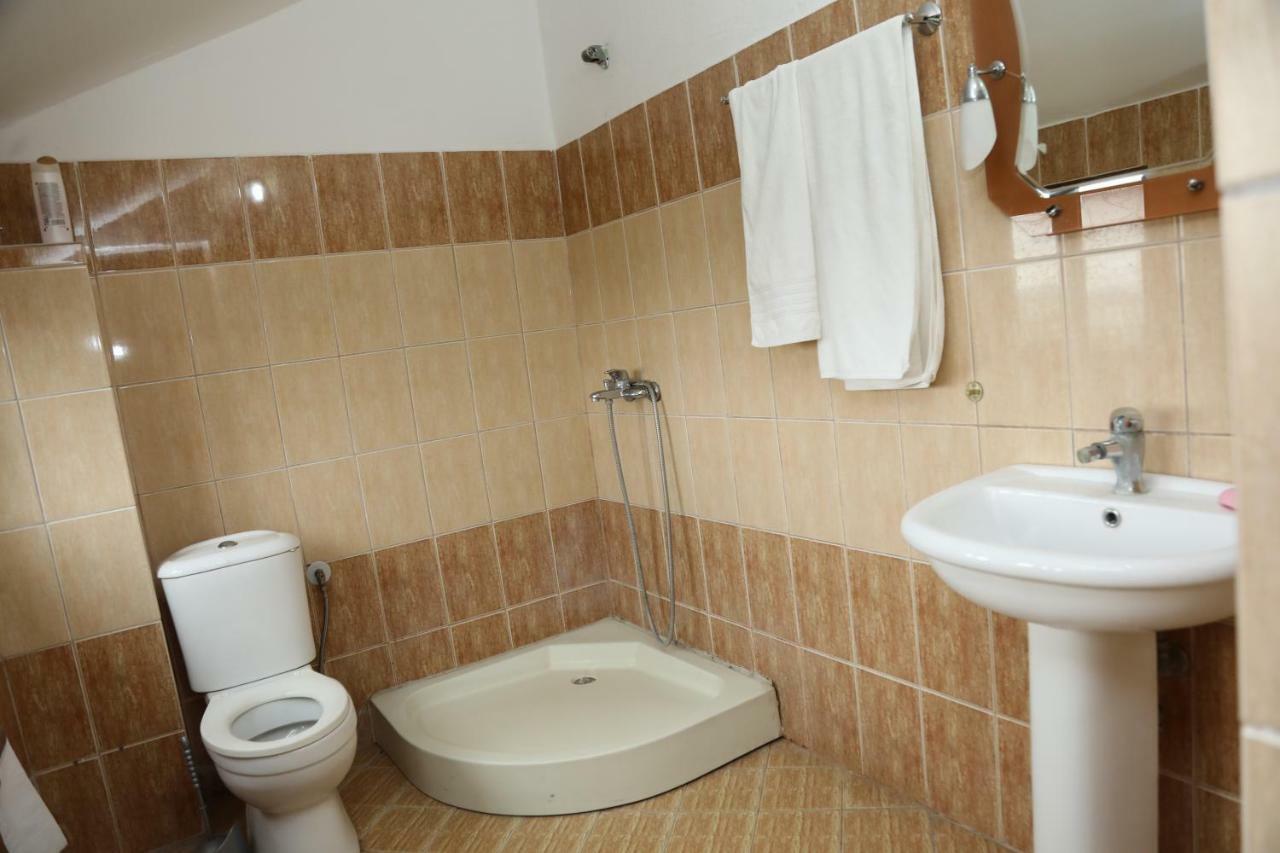 Hotel Villa Kabashi Korça Kültér fotó